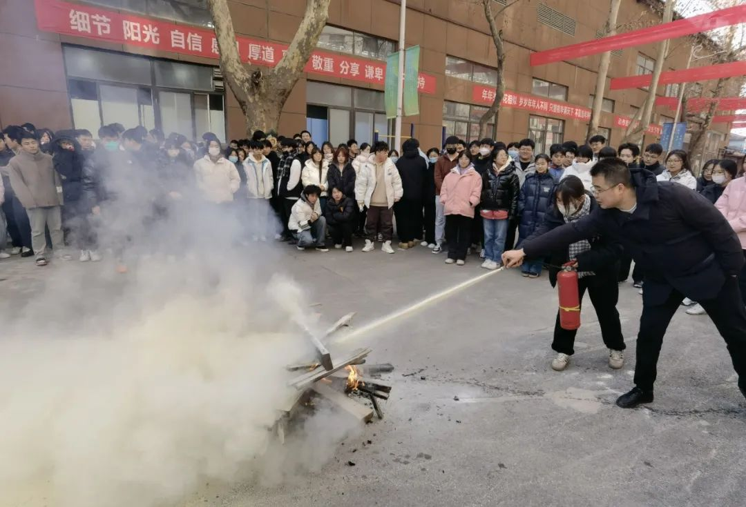 預(yù)防為主，生命至上！我校組織開展消防應(yīng)急演練